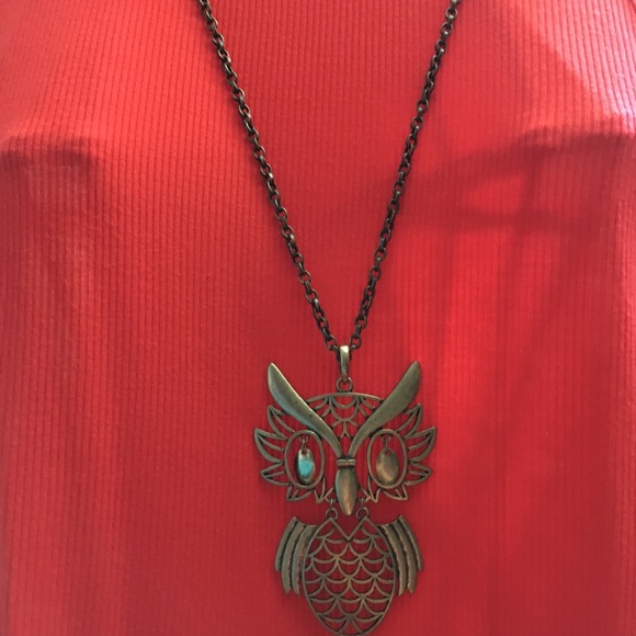 ON HOLD Adorable Brass Tone Owl Necklace - Picture 2 of 9